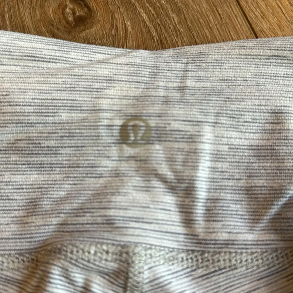 LULULEMON GRAY HEATHERED ALIGN LEGGINGS CROPPED SIZE 4